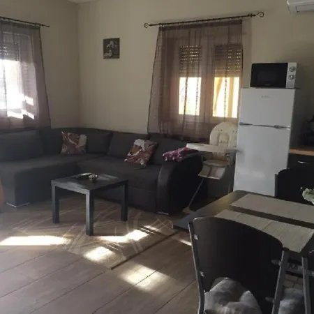 Semesterbostad Koekszi Nyaralohazak