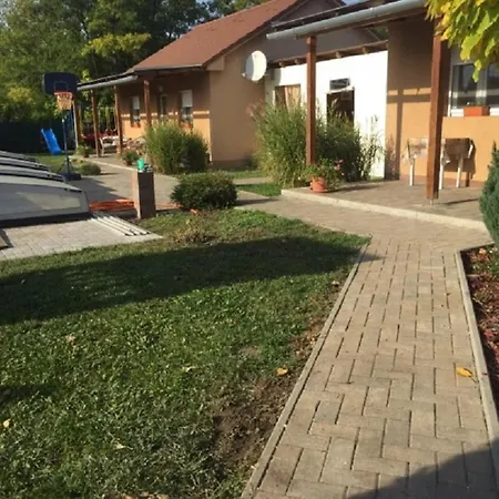 Koekszi Nyaralohazak Holiday home Balatonszabadi