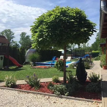 Koekszi Nyaralohazak Semesterbostad