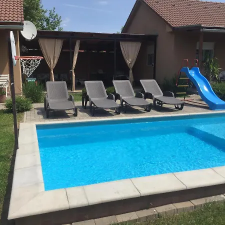 Kökszi Nyaraló