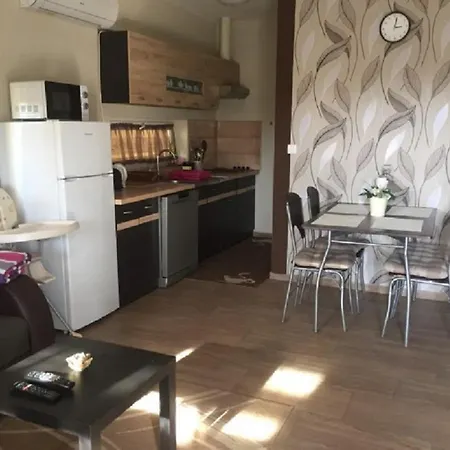 Koekszi Nyaralohazak * Balatonszabadi Fürdőtelep