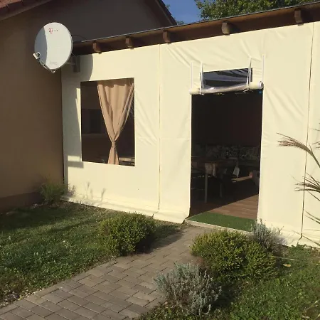 Koekszi Nyaralohazak *