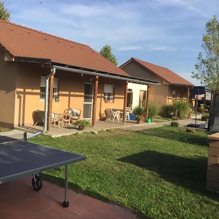 Koekszi Nyaralohazak * Balatonszabadi Fürdőtelep