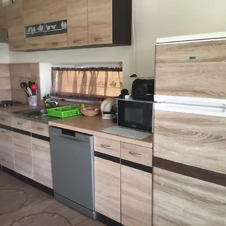 Koekszi Nyaralohazak * Balatonszabadi Fürdőtelep