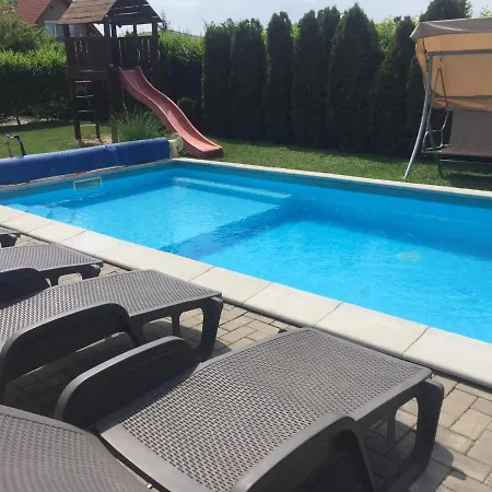 Semesterbostad Koekszi Nyaralohazak Balatonszabadi Fürdőtelep