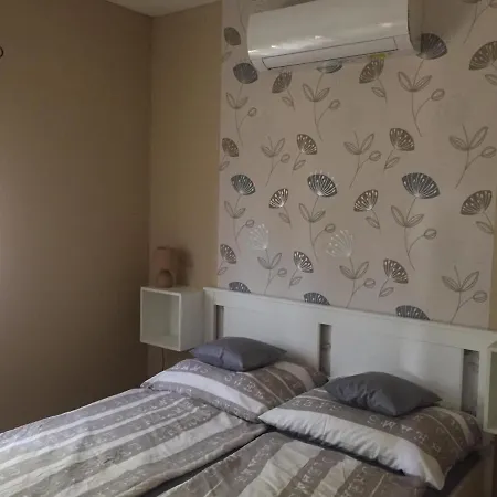 Semesterbostad Koekszi Nyaralohazak Balatonszabadi Fürdőtelep