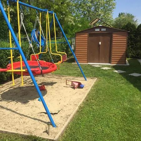 Semesterbostad Koekszi Nyaralohazak