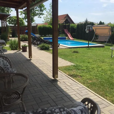 Koekszi Nyaralohazak Holiday home *