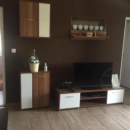 Semesterbostad Koekszi Nyaralohazak