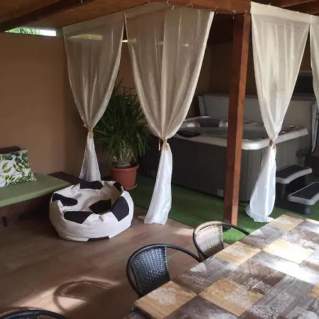 Semesterbostad Koekszi Nyaralohazak