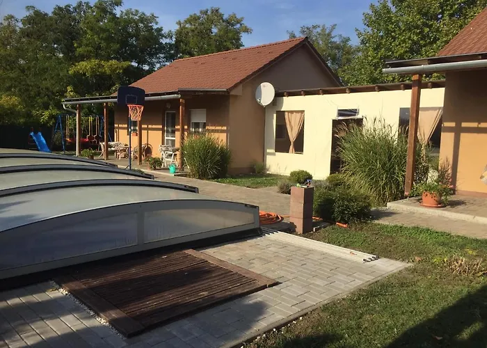 Koekszi Nyaralohazak Balatonszabadi