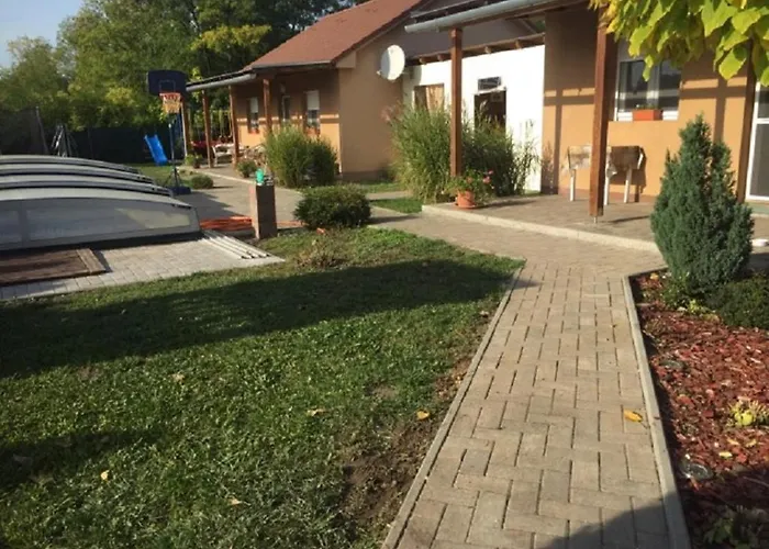 Koekszi Nyaralohazak Holiday home Balatonszabadi