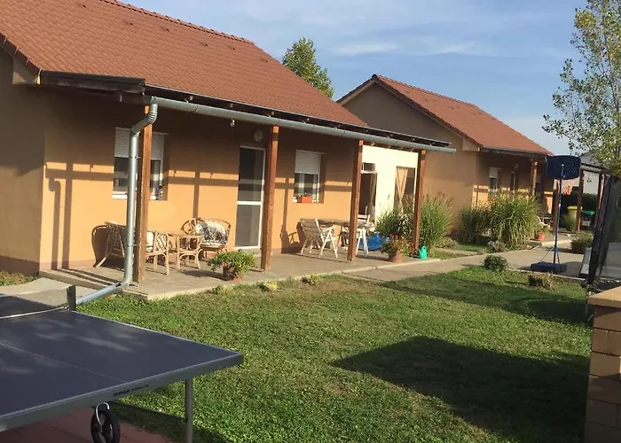 Koekszi Nyaralohazak * Balatonszabadi
