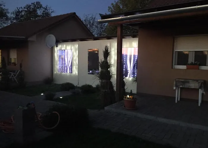 Koekszi Nyaralohazak * Balatonszabadi